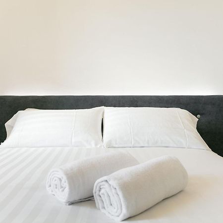 Domus Cavour Rooms&Suites Тирано Номер фото