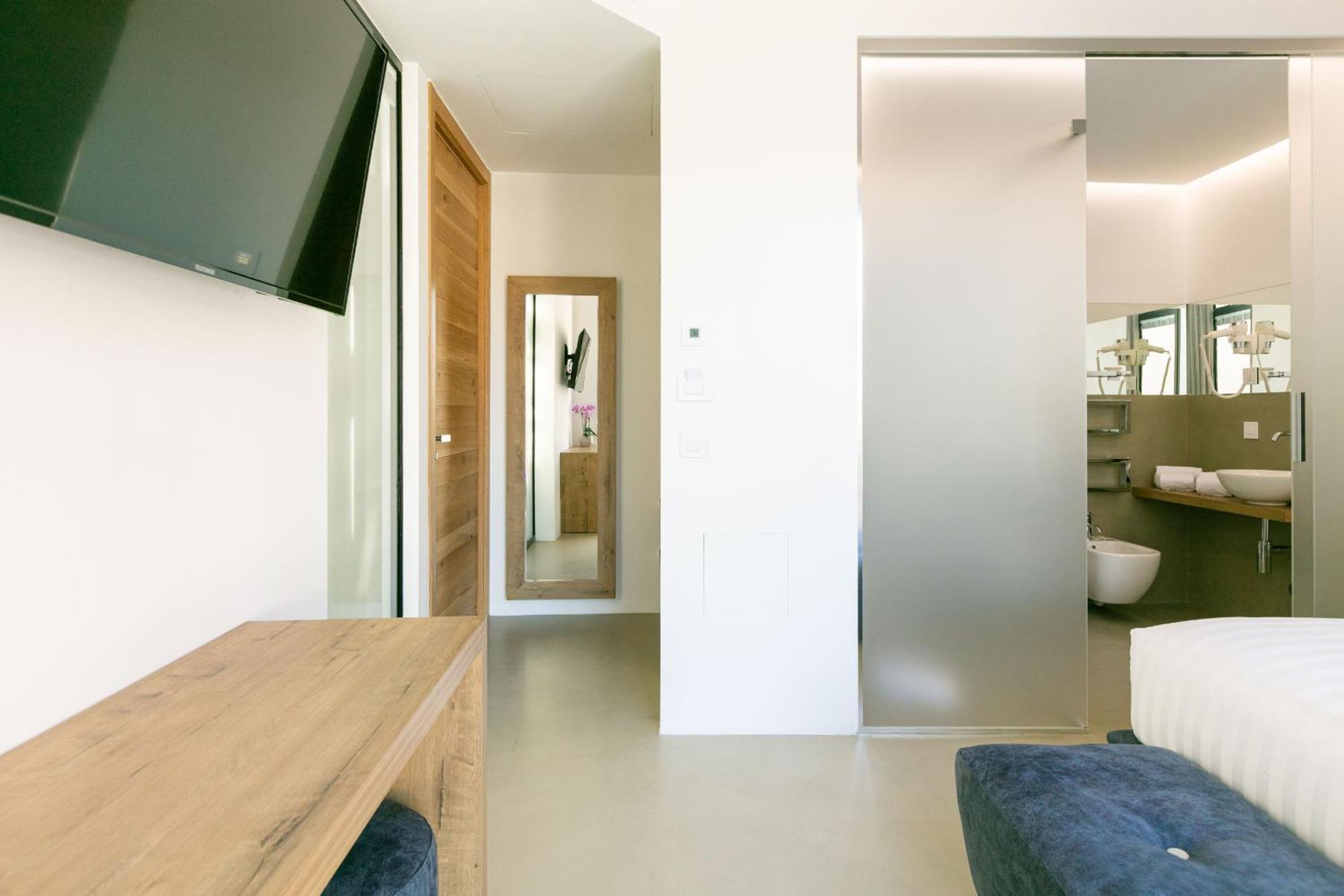 Domus Cavour Rooms&Suites Тирано Номер фото